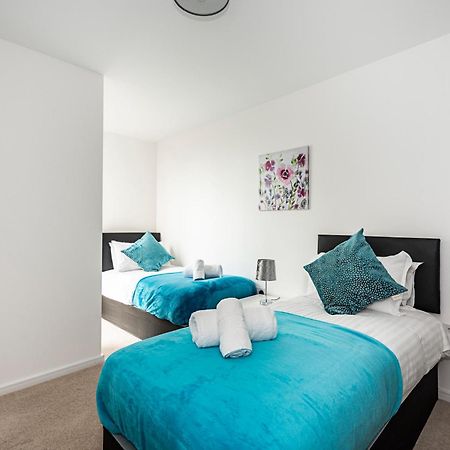 Chiswick Park 3 Bed 3 Bath West London - Parking Lägenhet Exteriör bild