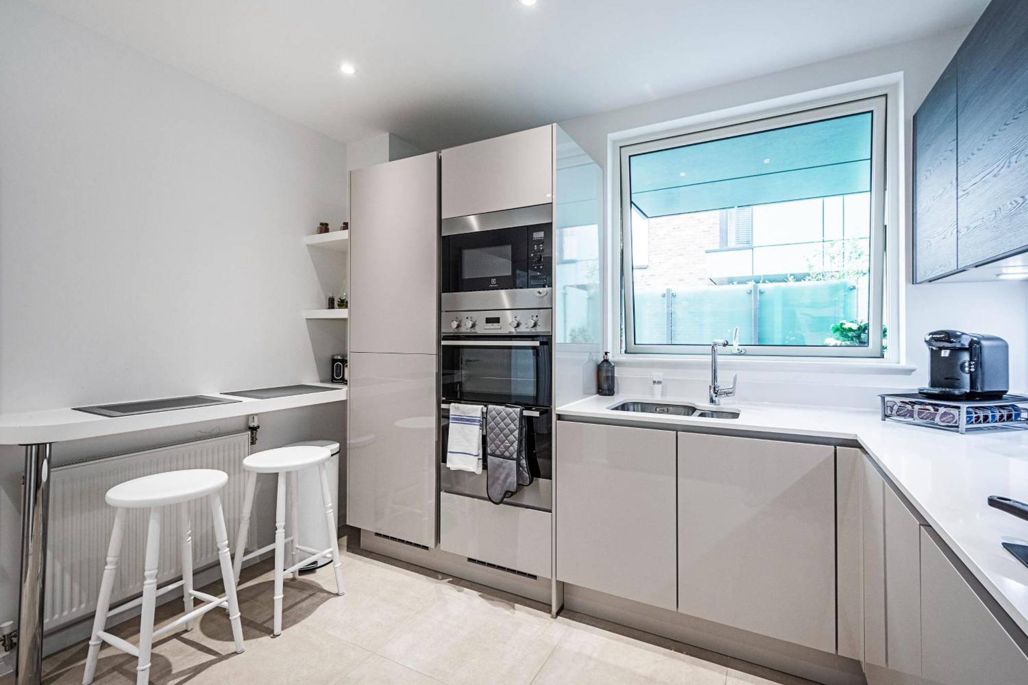 Chiswick Park 3 Bed 3 Bath West London - Parking Lägenhet Exteriör bild