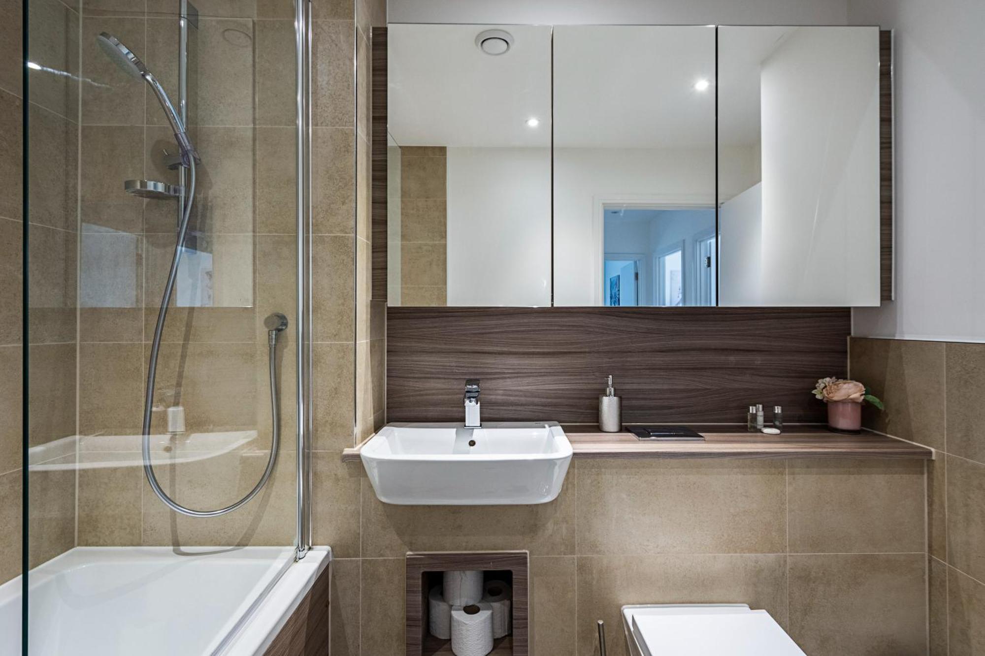 Chiswick Park 3 Bed 3 Bath West London - Parking Lägenhet Exteriör bild