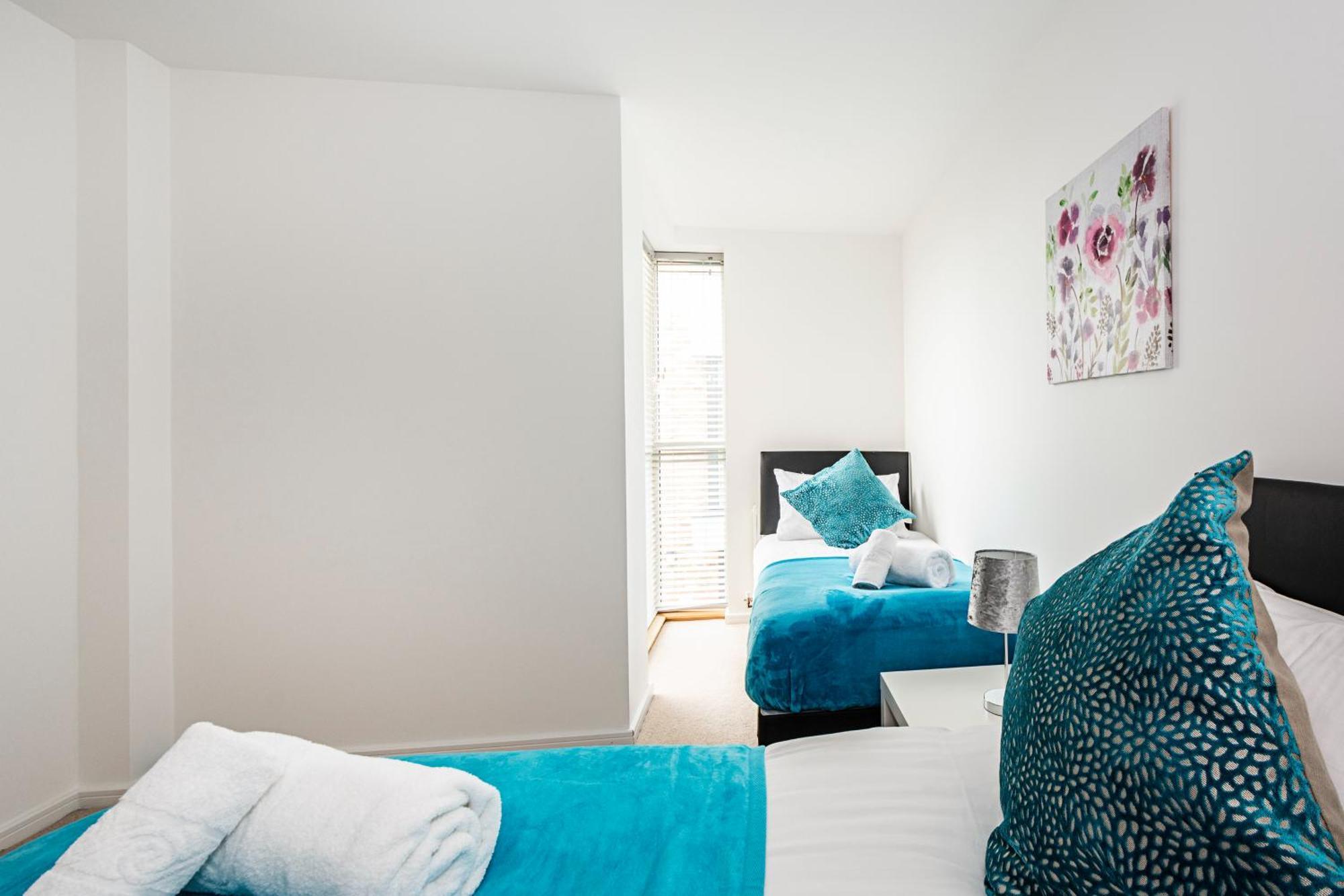 Chiswick Park 3 Bed 3 Bath West London - Parking Lägenhet Exteriör bild