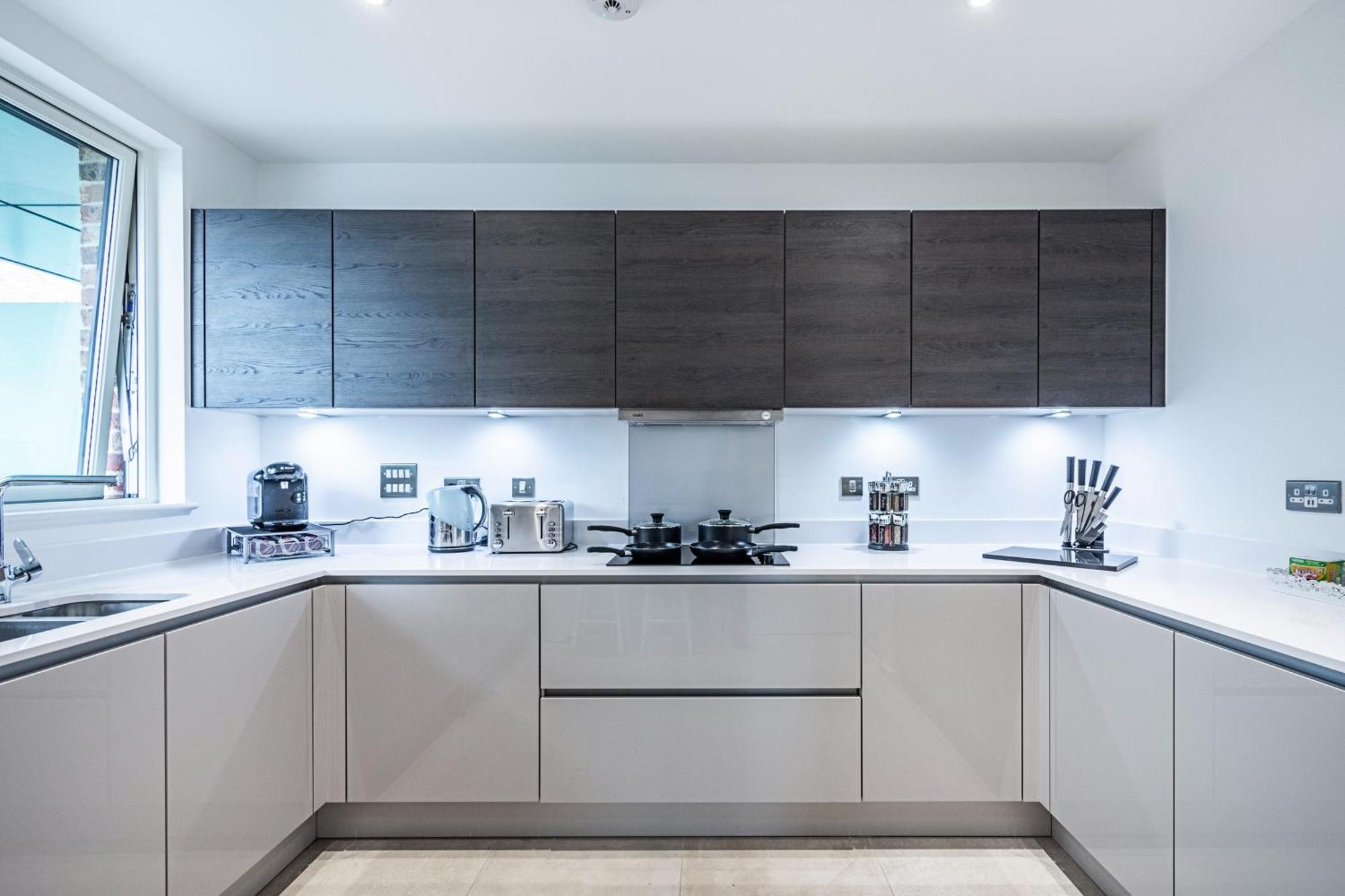 Chiswick Park 3 Bed 3 Bath West London - Parking Lägenhet Exteriör bild