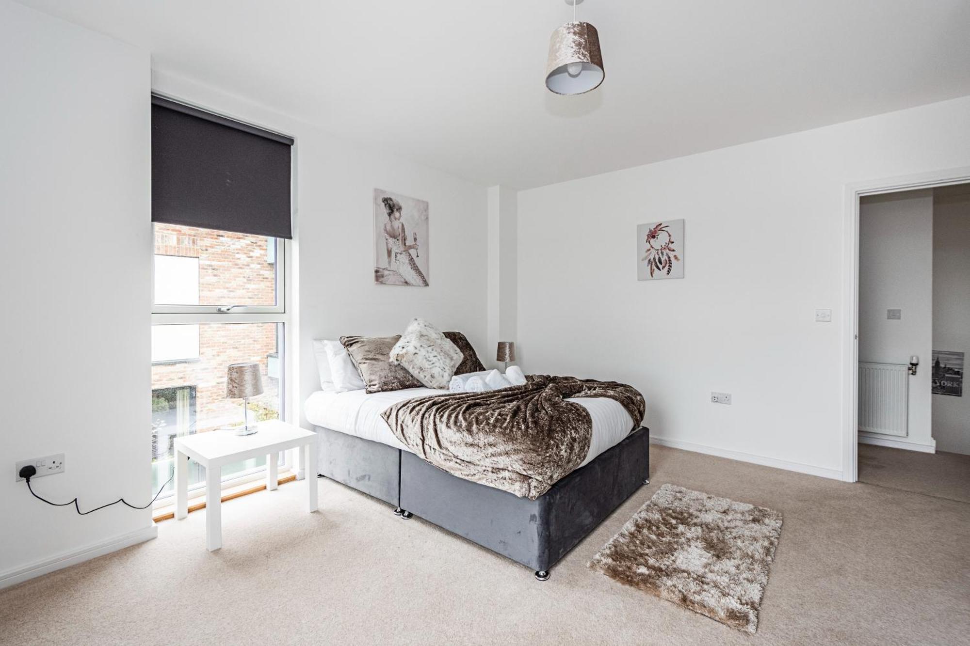 Chiswick Park 3 Bed 3 Bath West London - Parking Lägenhet Exteriör bild
