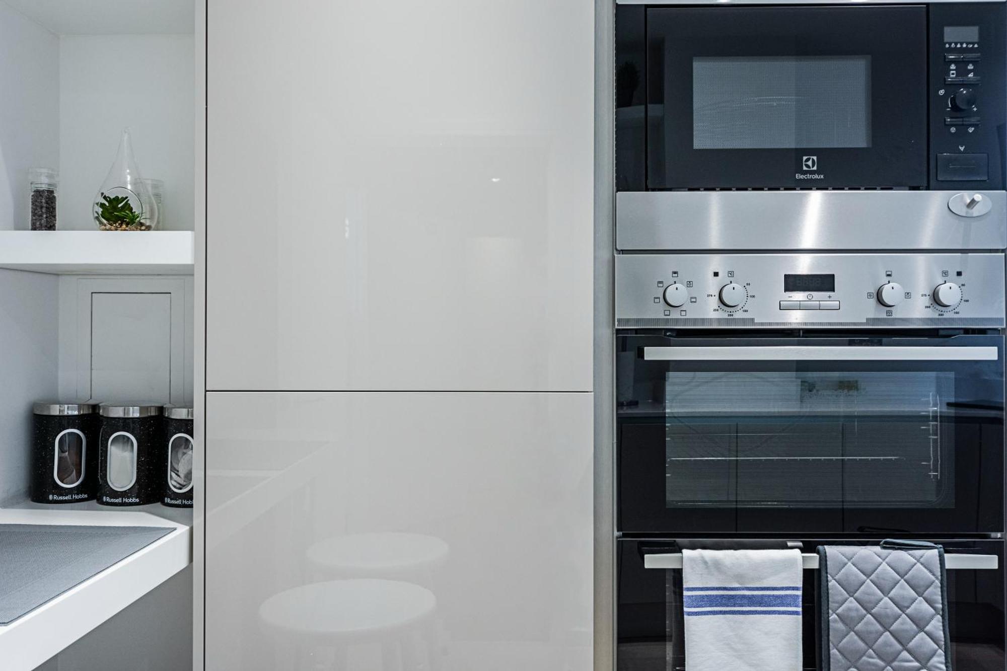 Chiswick Park 3 Bed 3 Bath West London - Parking Lägenhet Exteriör bild