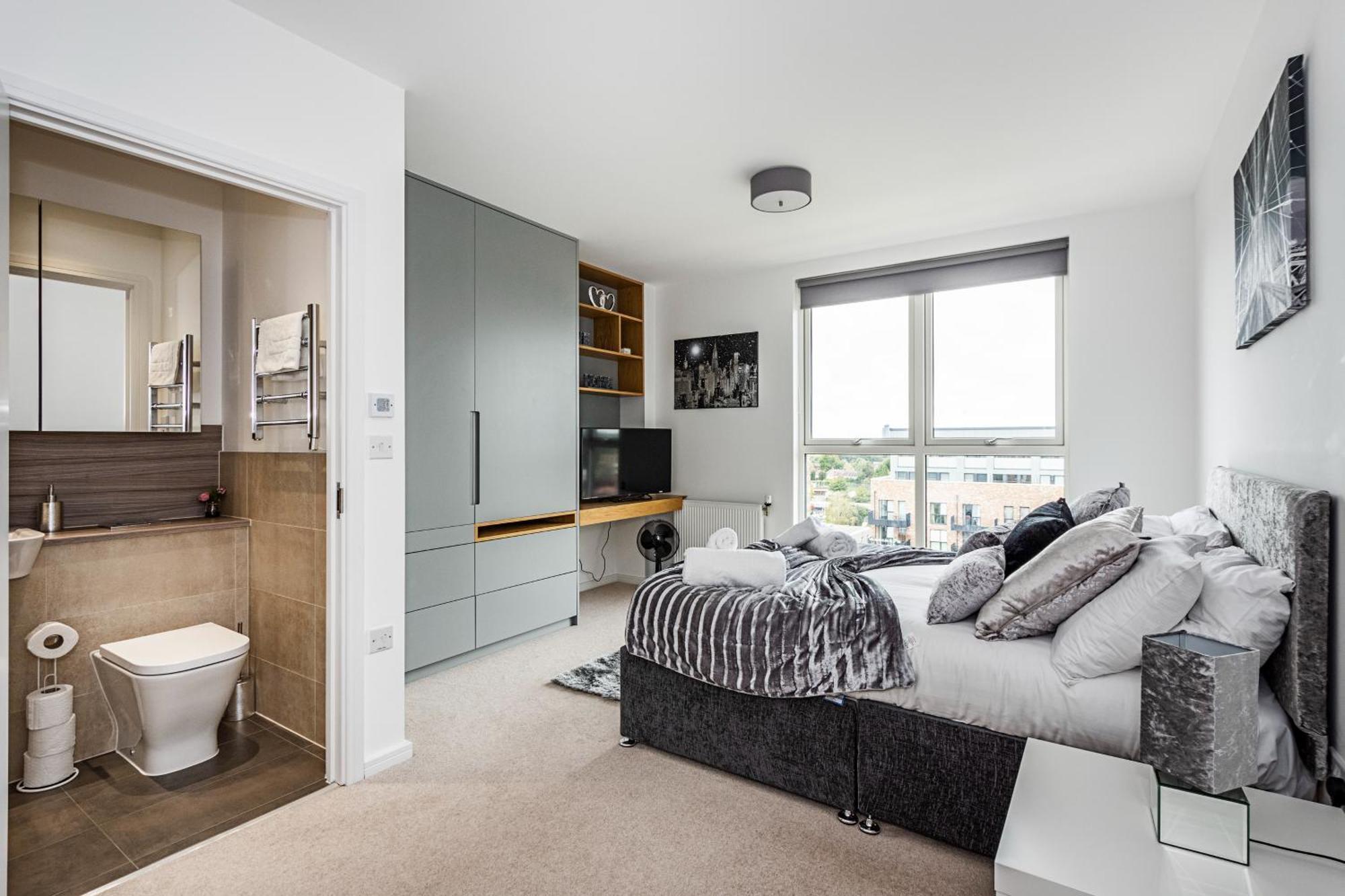 Chiswick Park 3 Bed 3 Bath West London - Parking Lägenhet Exteriör bild