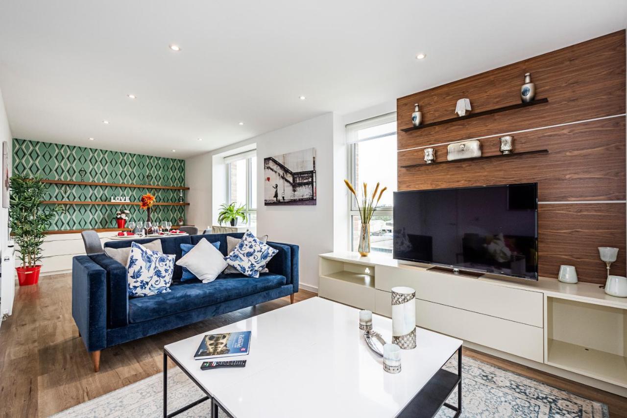 Chiswick Park 3 Bed 3 Bath West London - Parking Lägenhet Exteriör bild