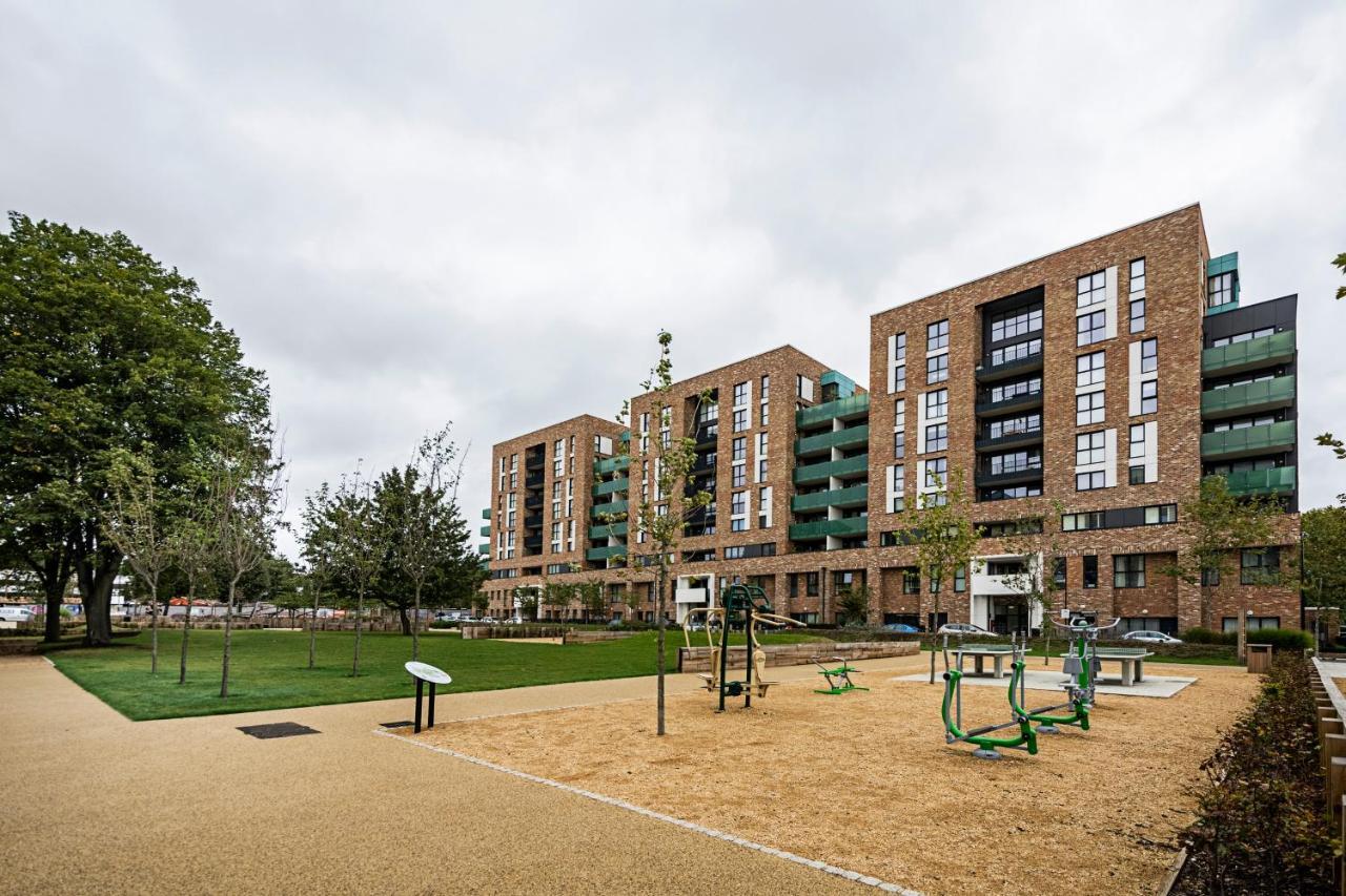 Chiswick Park 3 Bed 3 Bath West London - Parking Lägenhet Exteriör bild