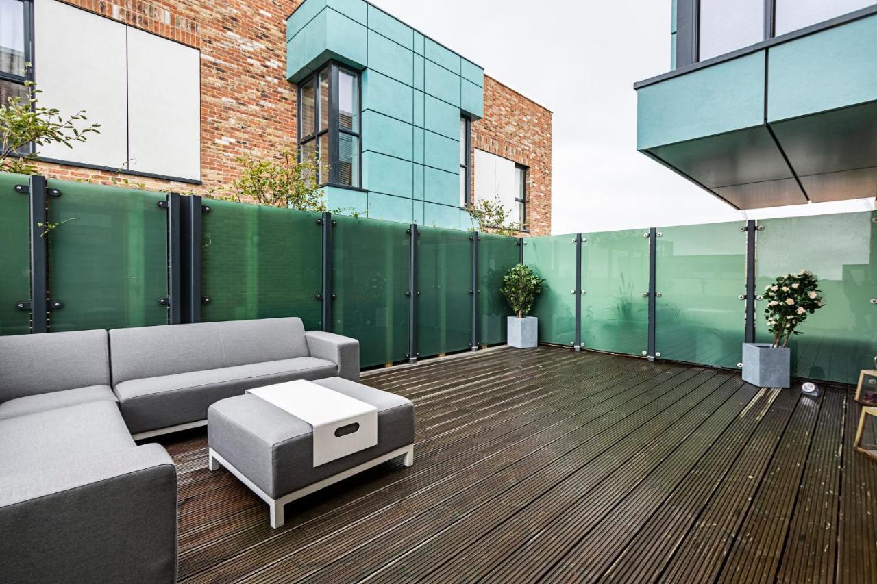Chiswick Park 3 Bed 3 Bath West London - Parking Lägenhet Exteriör bild