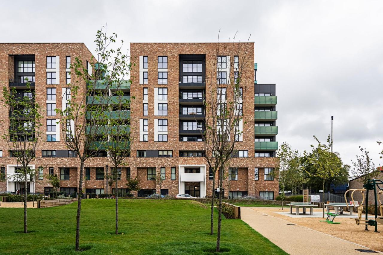 Chiswick Park 3 Bed 3 Bath West London - Parking Lägenhet Exteriör bild