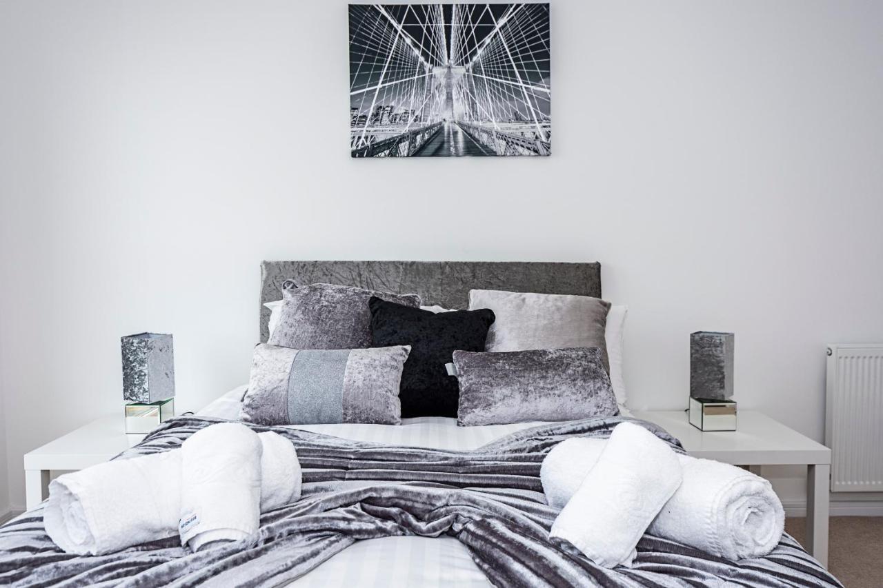 Chiswick Park 3 Bed 3 Bath West London - Parking Lägenhet Exteriör bild