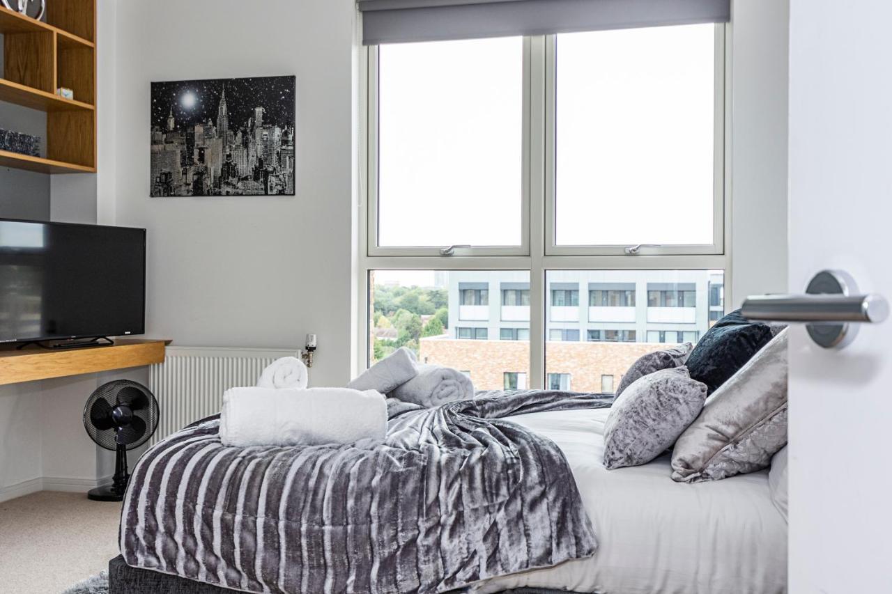 Chiswick Park 3 Bed 3 Bath West London - Parking Lägenhet Exteriör bild