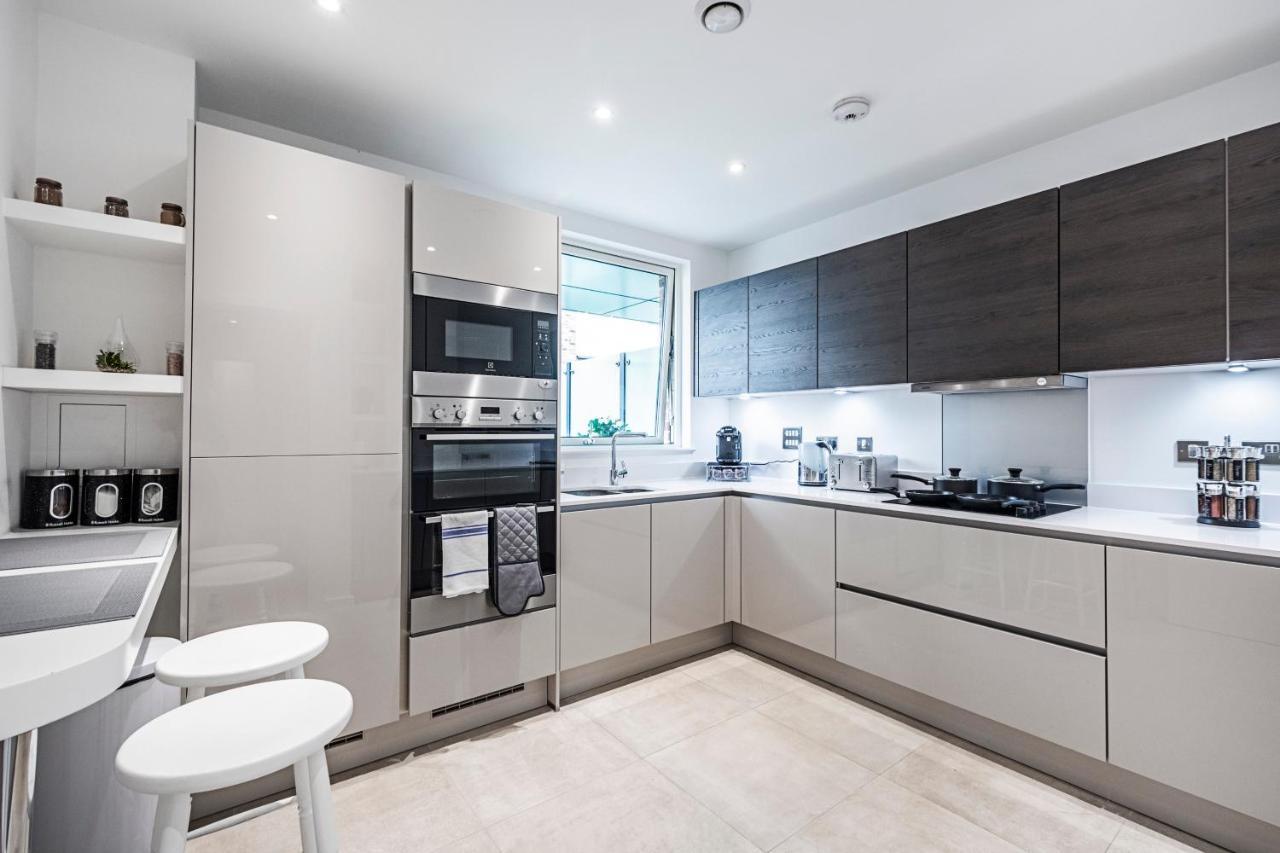 Chiswick Park 3 Bed 3 Bath West London - Parking Lägenhet Exteriör bild