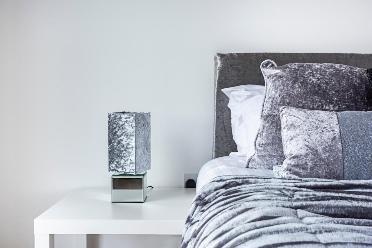 Chiswick Park 3 Bed 3 Bath West London - Parking Lägenhet Exteriör bild