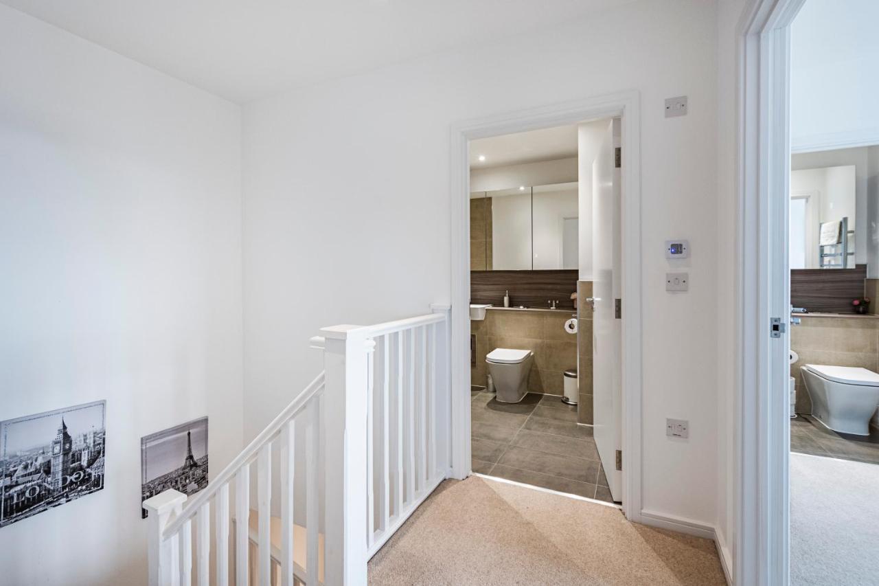 Chiswick Park 3 Bed 3 Bath West London - Parking Lägenhet Exteriör bild
