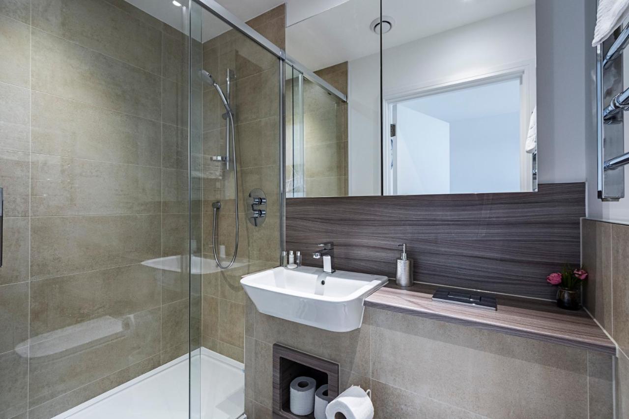 Chiswick Park 3 Bed 3 Bath West London - Parking Lägenhet Exteriör bild
