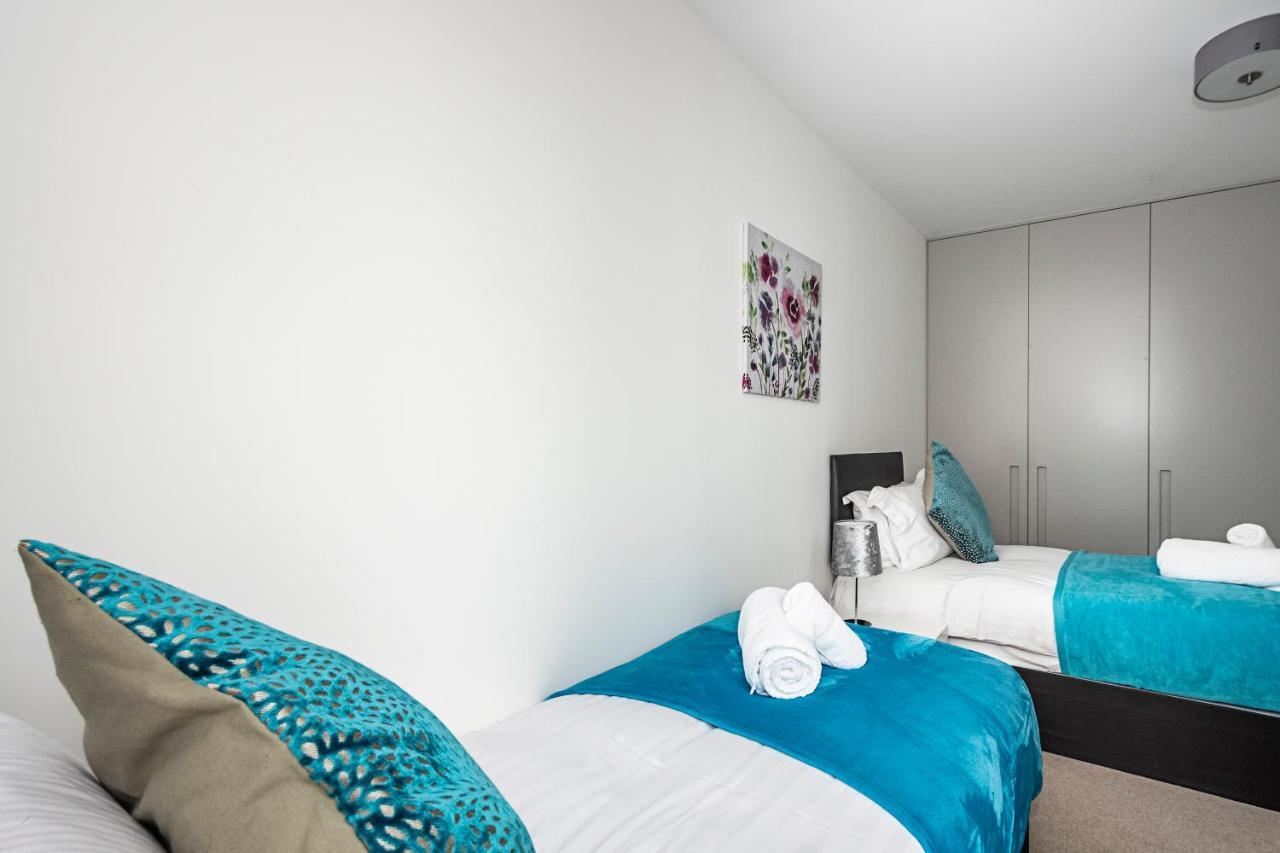 Chiswick Park 3 Bed 3 Bath West London - Parking Lägenhet Exteriör bild