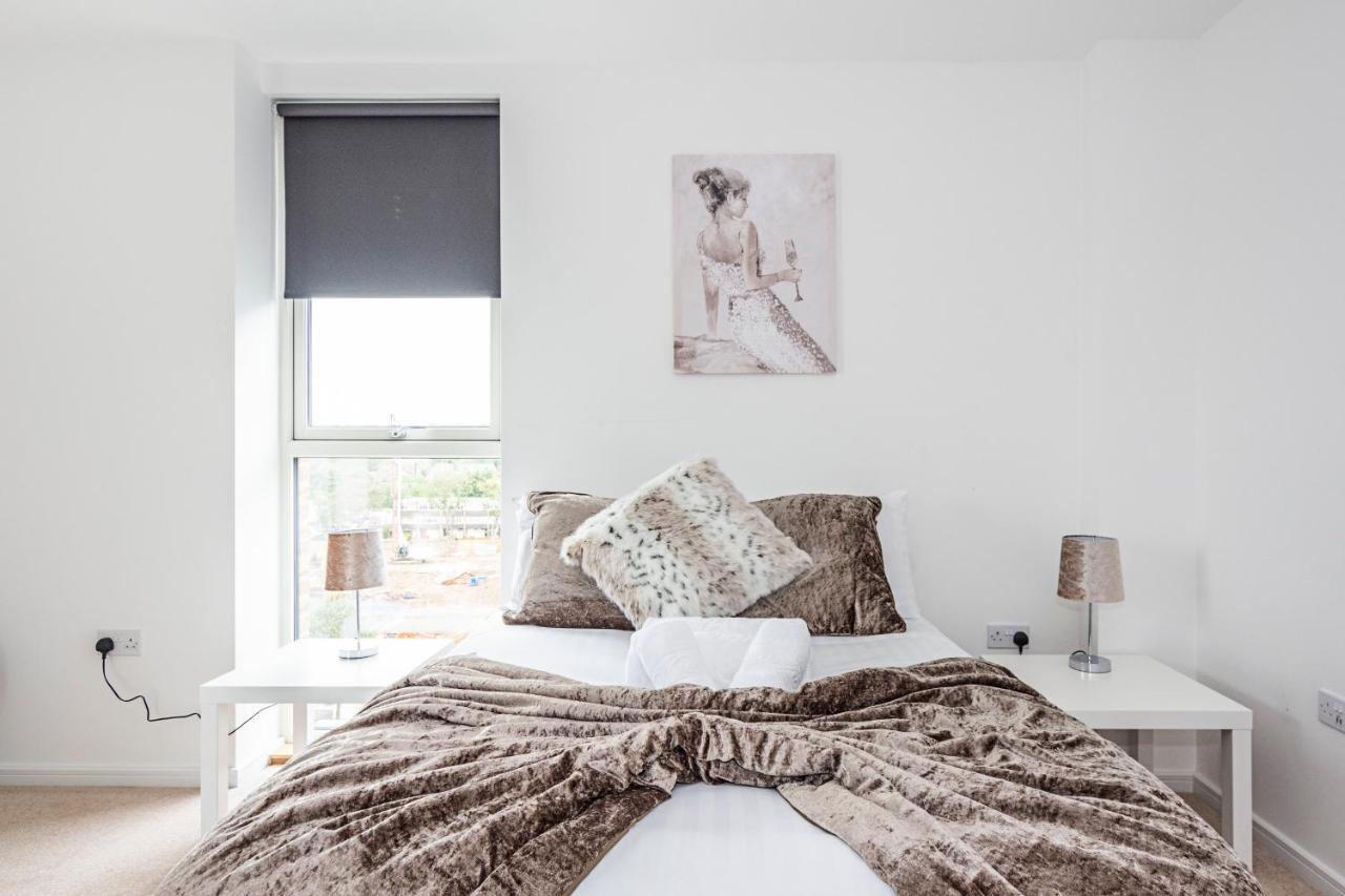 Chiswick Park 3 Bed 3 Bath West London - Parking Lägenhet Exteriör bild