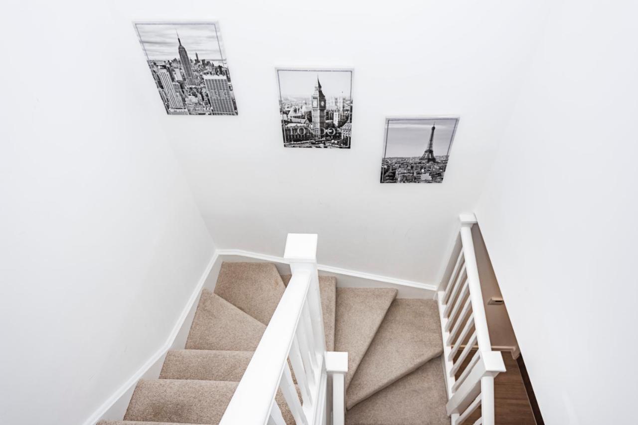 Chiswick Park 3 Bed 3 Bath West London - Parking Lägenhet Exteriör bild